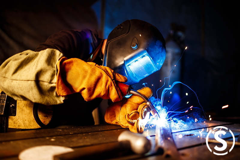 TRABAJO DE SOLDADOR EN TALLER