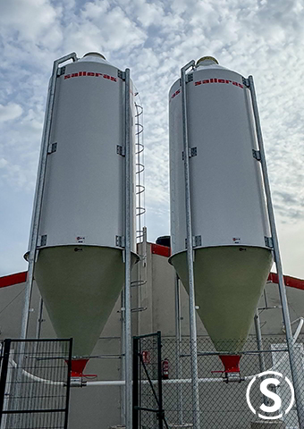Silos para pienso fabricados en poliéster para asegurar el pienso en su mejor estado.